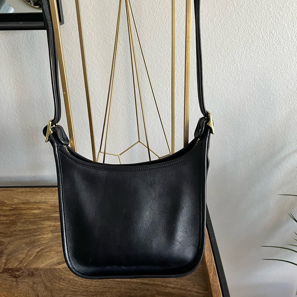 Vintage coach Janice crossbody bag. Black with silver hardware. EUC